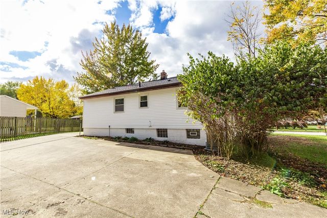 4155 Burton Drive, Stow, OH 44224