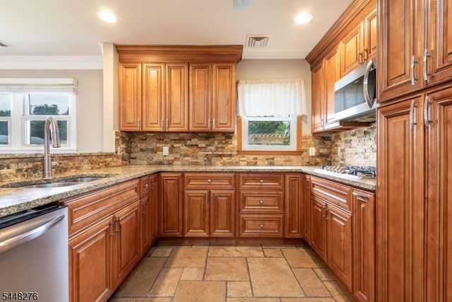 7 Bari Dr, Roxbury Twp., NJ 07852