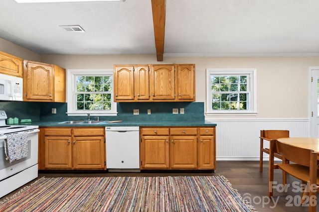 2 Independence Boulevard, Asheville, NC 28805