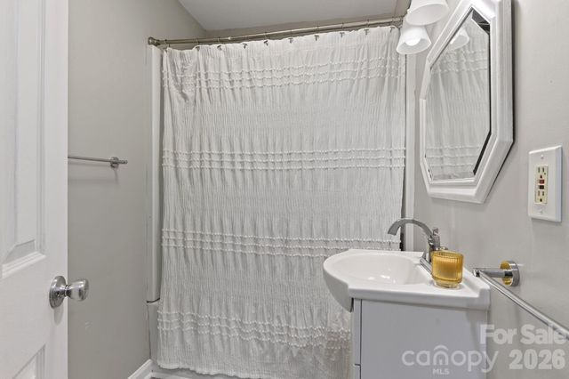 2 Independence Boulevard, Asheville, NC 28805