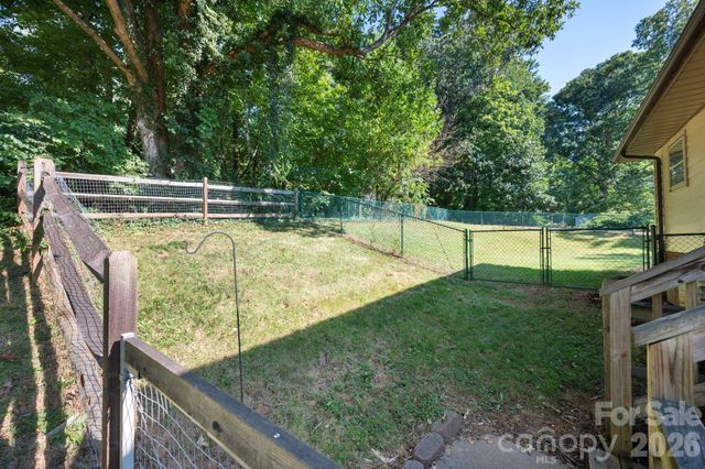 2 Independence Boulevard, Asheville, NC 28805