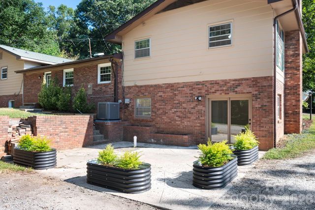 2 Independence Boulevard, Asheville, NC 28805