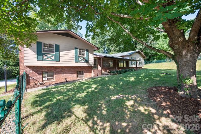 2 Independence Boulevard, Asheville, NC 28805