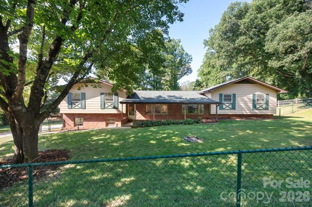 2 Independence Boulevard, Asheville, NC 28805