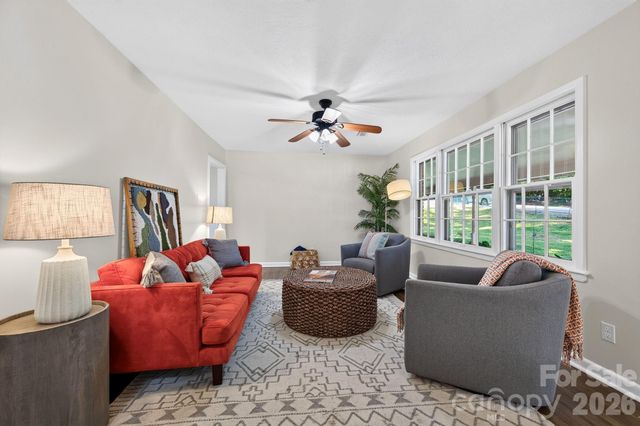2 Independence Boulevard, Asheville, NC 28805