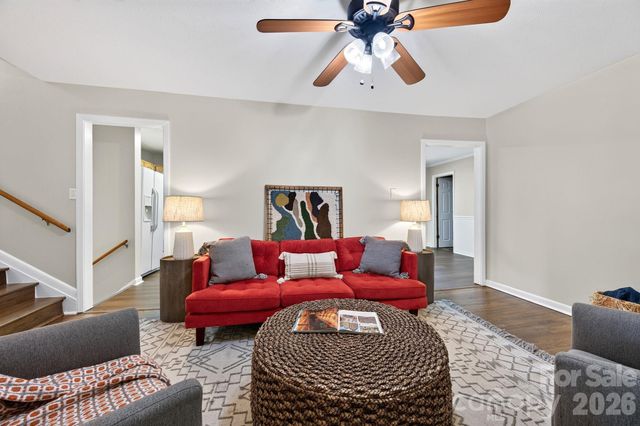 2 Independence Boulevard, Asheville, NC 28805
