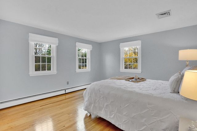 196 Cambridge Cir, Longmeadow, MA 01106