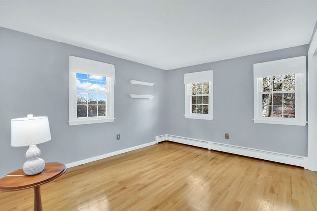 196 Cambridge Cir, Longmeadow, MA 01106