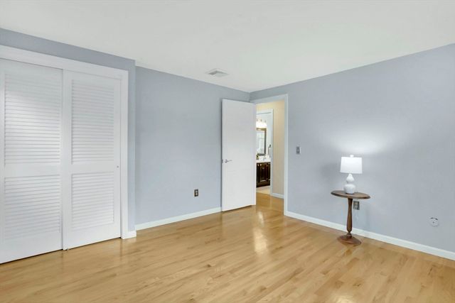 196 Cambridge Cir, Longmeadow, MA 01106