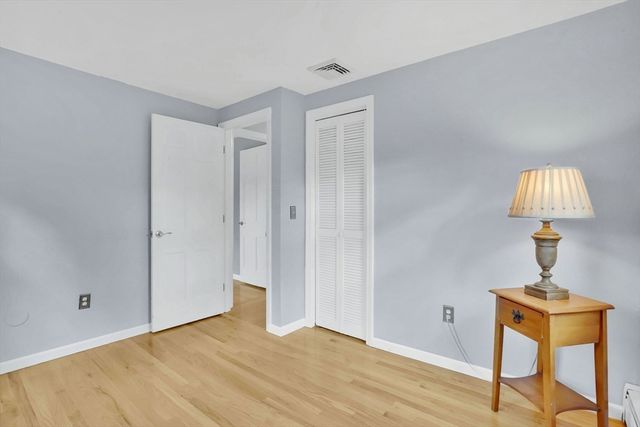 196 Cambridge Cir, Longmeadow, MA 01106