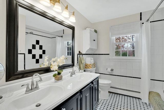 196 Cambridge Cir, Longmeadow, MA 01106