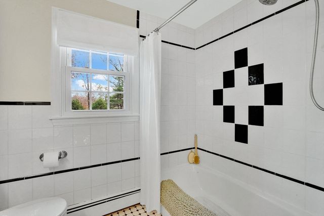 196 Cambridge Cir, Longmeadow, MA 01106