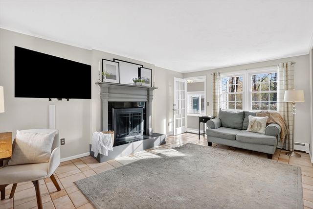 196 Cambridge Cir, Longmeadow, MA 01106