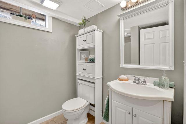 196 Cambridge Cir, Longmeadow, MA 01106