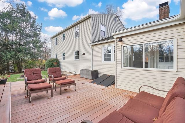 196 Cambridge Cir, Longmeadow, MA 01106