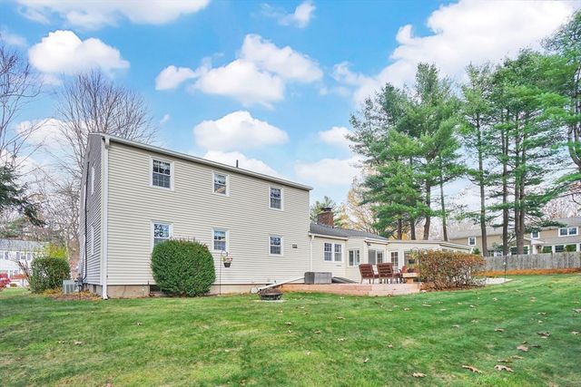 196 Cambridge Cir, Longmeadow, MA 01106