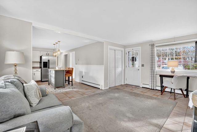 196 Cambridge Cir, Longmeadow, MA 01106