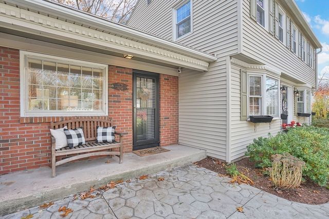 196 Cambridge Cir, Longmeadow, MA 01106