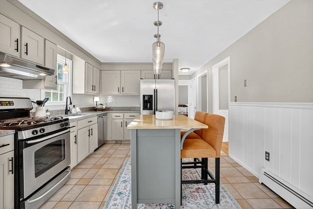 196 Cambridge Cir, Longmeadow, MA 01106