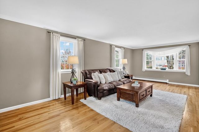 196 Cambridge Cir, Longmeadow, MA 01106