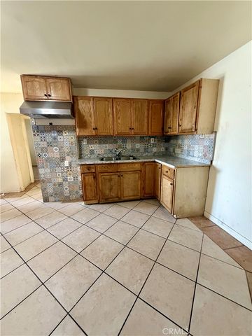 7362 Lionel, Paramount, CA 90723
