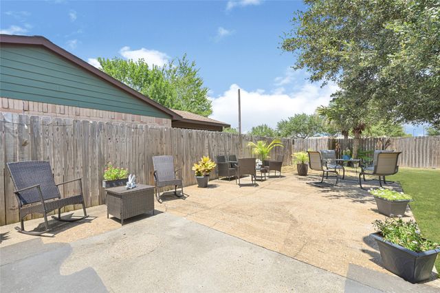 8031 Summer Place Drive, Humble, TX 77338