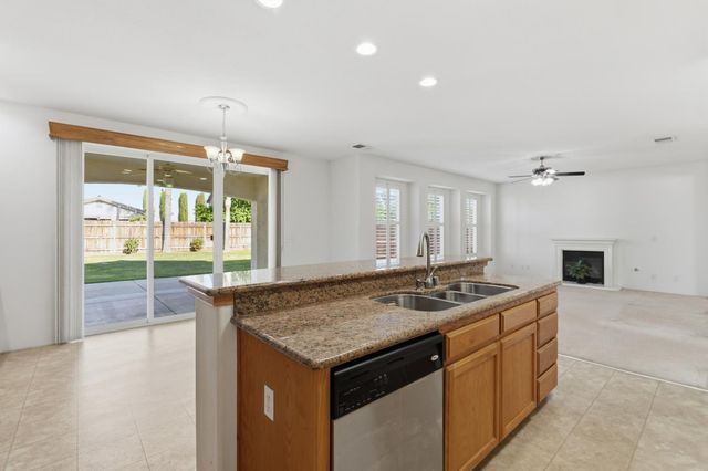 1406 Lily Avenue, Sanger, CA 93657