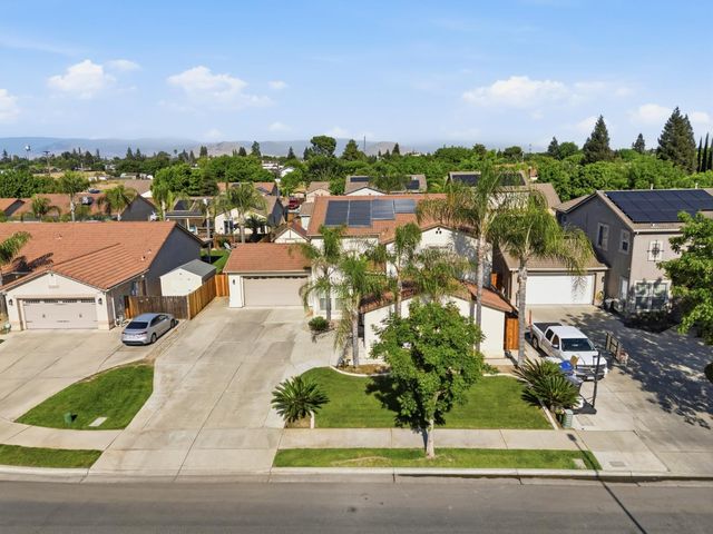 1406 Lily Avenue, Sanger, CA 93657