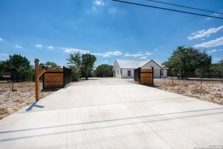 1085 Lakeside Drive, Lakehills, TX 78063
