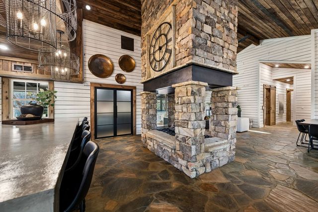 166 Red Oak Lane, Mccaysville, GA 30555
