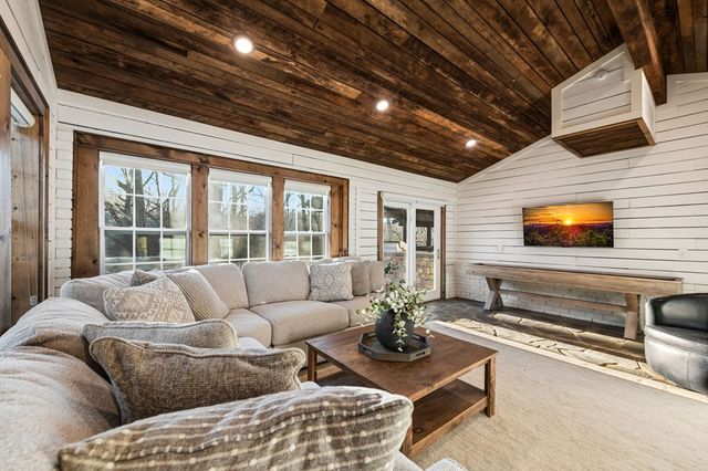 166 Red Oak Lane, Mccaysville, GA 30555