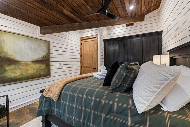 166 Red Oak Lane, Mccaysville, GA 30555