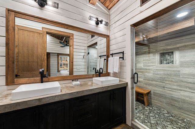 166 Red Oak Lane, Mccaysville, GA 30555