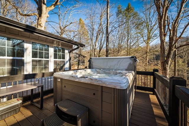 166 Red Oak Lane, Mccaysville, GA 30555