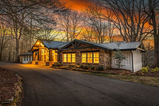 166 Red Oak Lane, Mccaysville, GA 30555