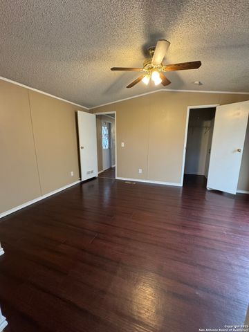 110 Deer Park Rd Unit B, La Vernia, TX 78121