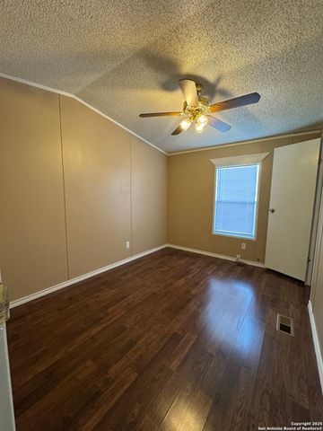 110 Deer Park Rd Unit B, La Vernia, TX 78121