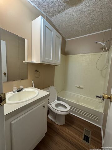 110 Deer Park Rd Unit B, La Vernia, TX 78121