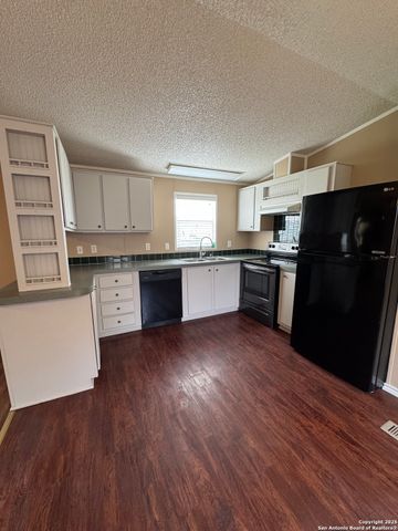 110 Deer Park Rd Unit B, La Vernia, TX 78121