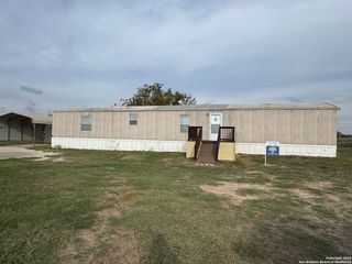 110 Deer Park Rd Unit B, La Vernia, TX 78121