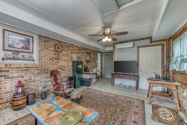 22478 Clayman Valley Road, Bristol, VA 24202