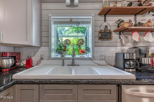 22478 Clayman Valley Road, Bristol, VA 24202