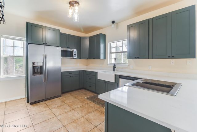 1066 Conley Circle, Ocean Springs, MS 39564