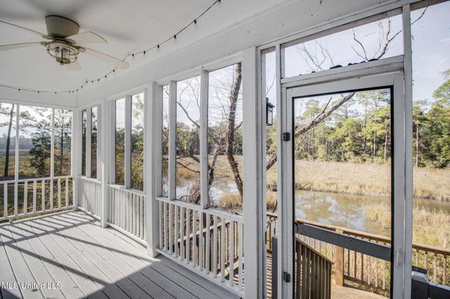 1066 Conley Circle, Ocean Springs, MS 39564