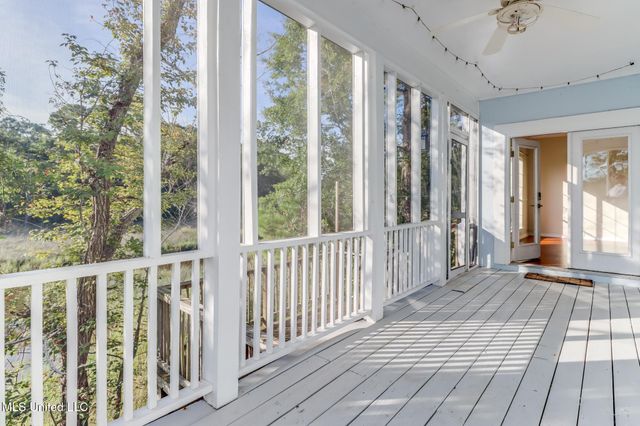 1066 Conley Circle, Ocean Springs, MS 39564