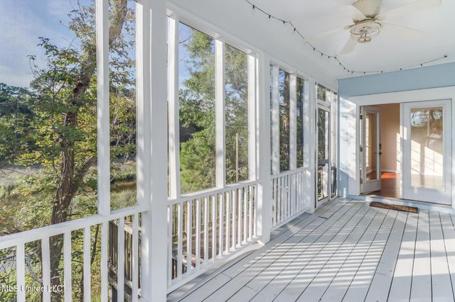 1066 Conley Circle, Ocean Springs, MS 39564