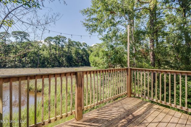 1066 Conley Circle, Ocean Springs, MS 39564