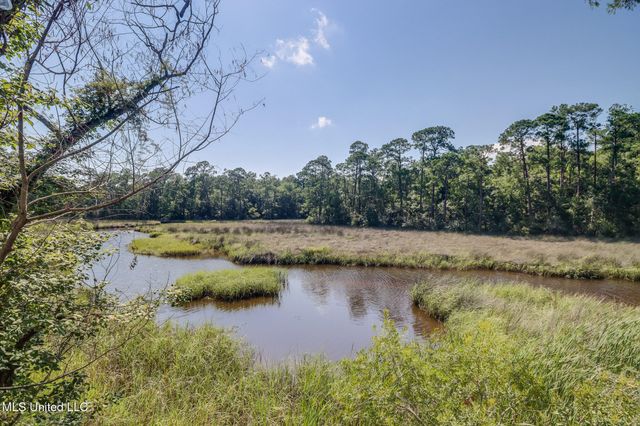 1066 Conley Circle, Ocean Springs, MS 39564