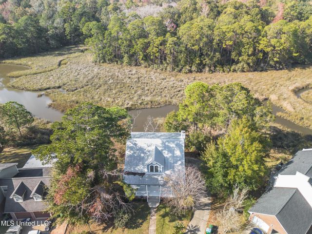 1066 Conley Circle, Ocean Springs, MS 39564