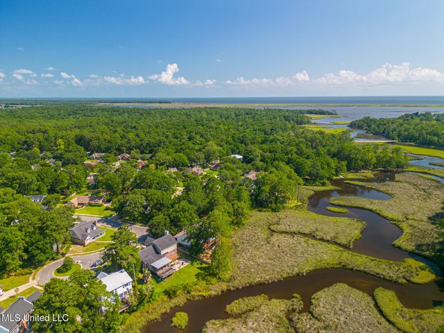 1066 Conley Circle, Ocean Springs, MS 39564